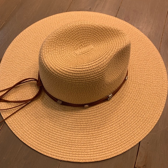Large brim straw hat - Picture 3 of 4